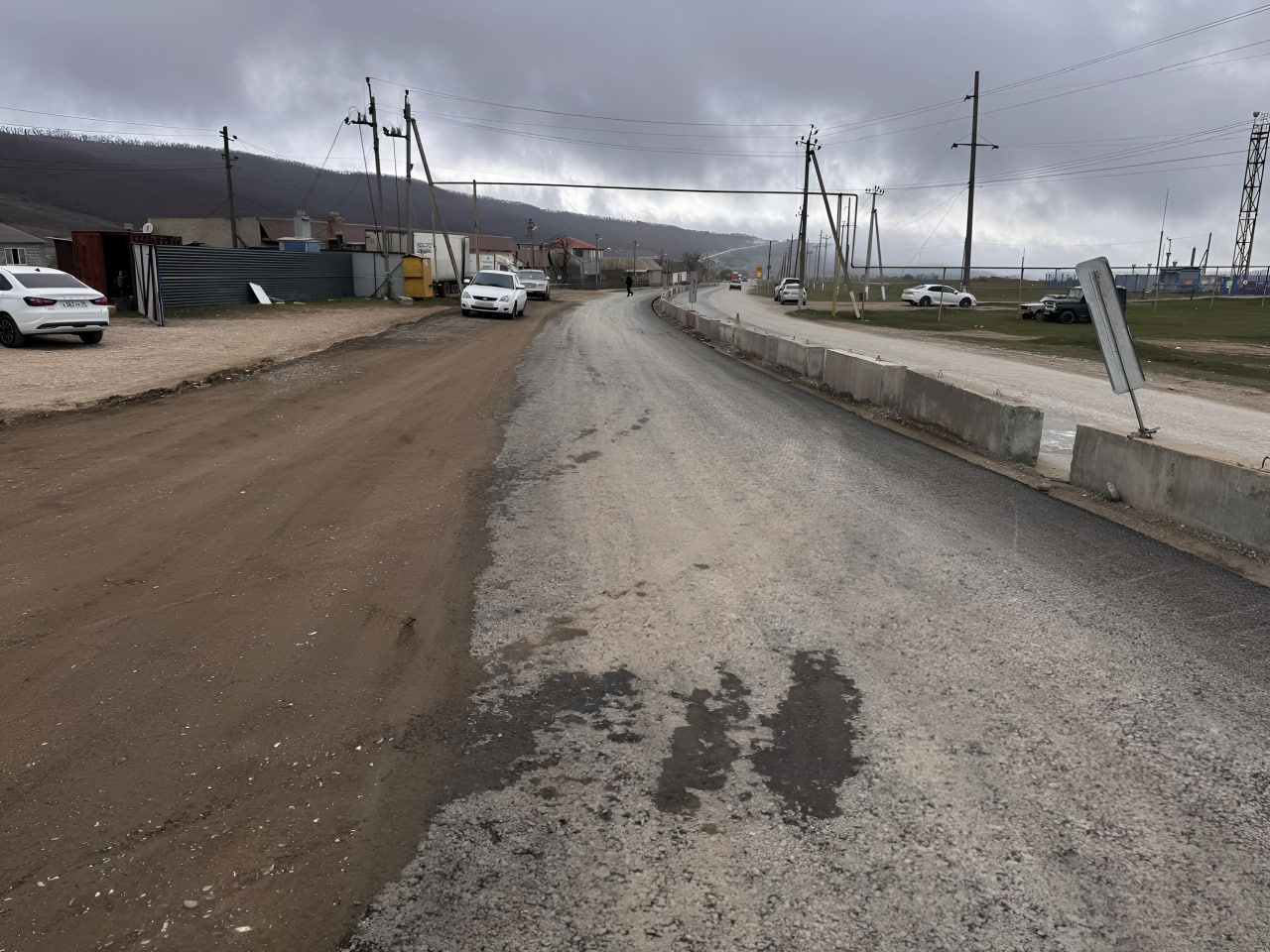В Казбековском районе капитально ремонтируют участок дороги Хасавюрт – Тлох
